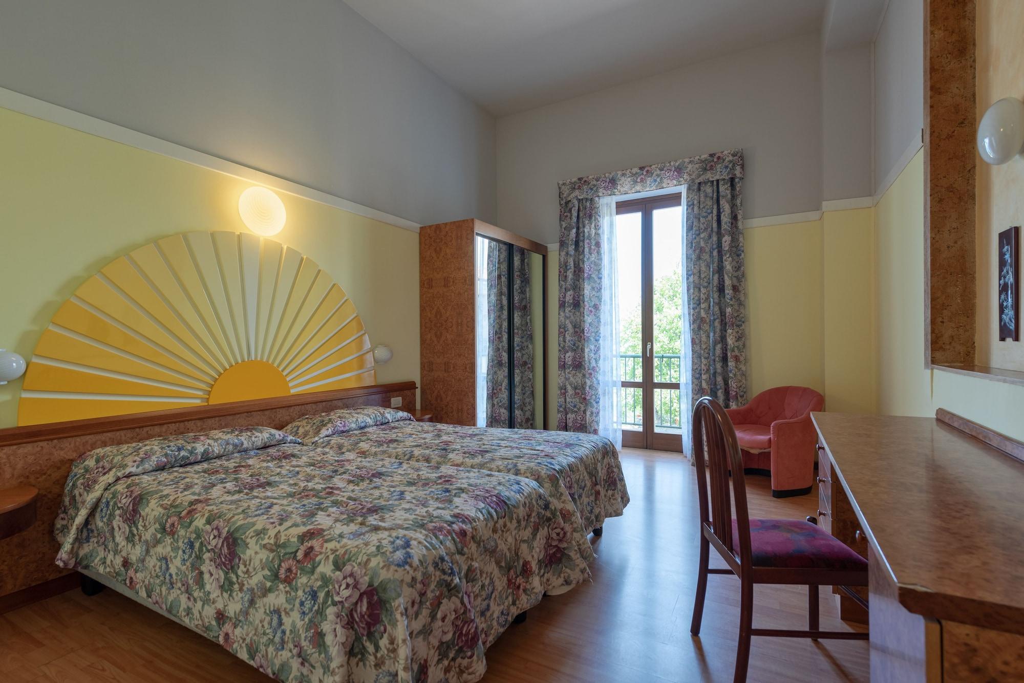 Park Hotel Jolanda San Zeno di Montagna Exterior foto