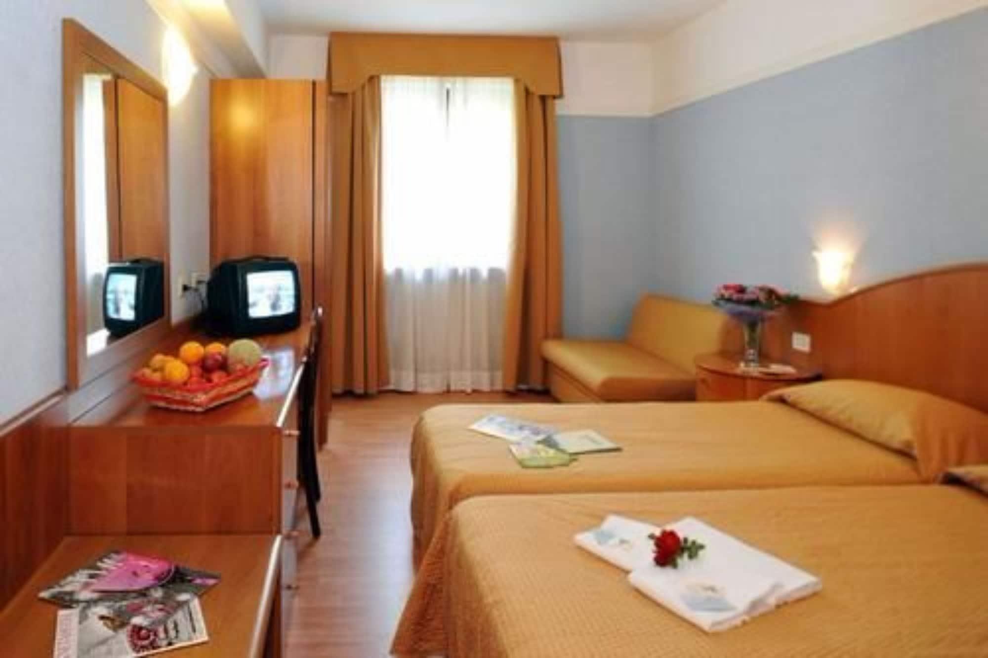 Park Hotel Jolanda San Zeno di Montagna Exterior foto