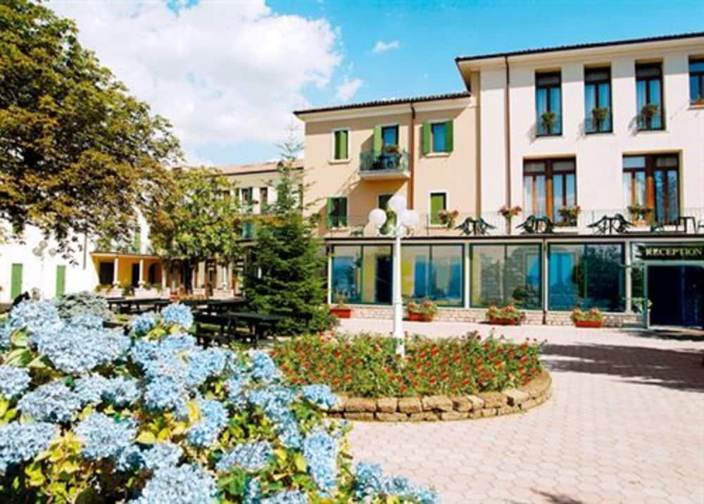 Park Hotel Jolanda San Zeno di Montagna Exterior foto